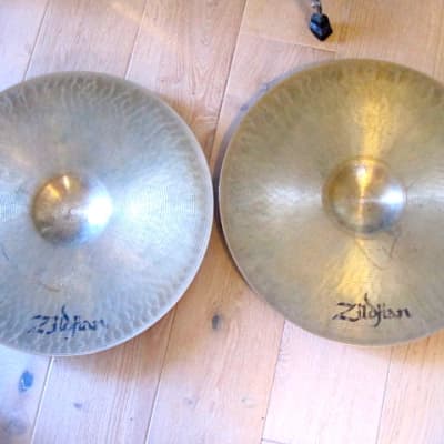 Zildjian 20" Classic Orchestral Medium Heavy Cymbals Pair image 11