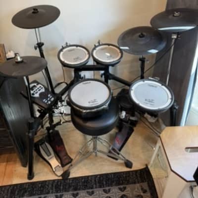 Roland TD-11K V-Drum Kit with Upgraded Mesh Snare and Toms Pads - Black