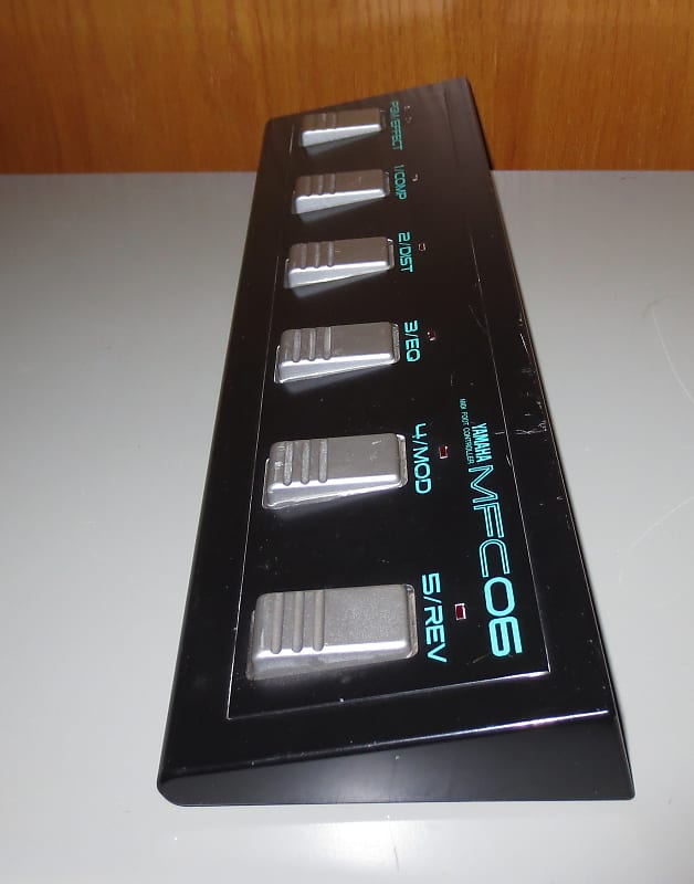 Yamaha FX500 with rack ears, Yamaha MFC06 MIDI foot switch, power supplies  Slowdive 