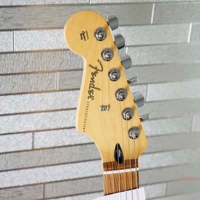 Fender Player Stratocaster Left-Handed with Pau Ferro Fretboard - Black image 11