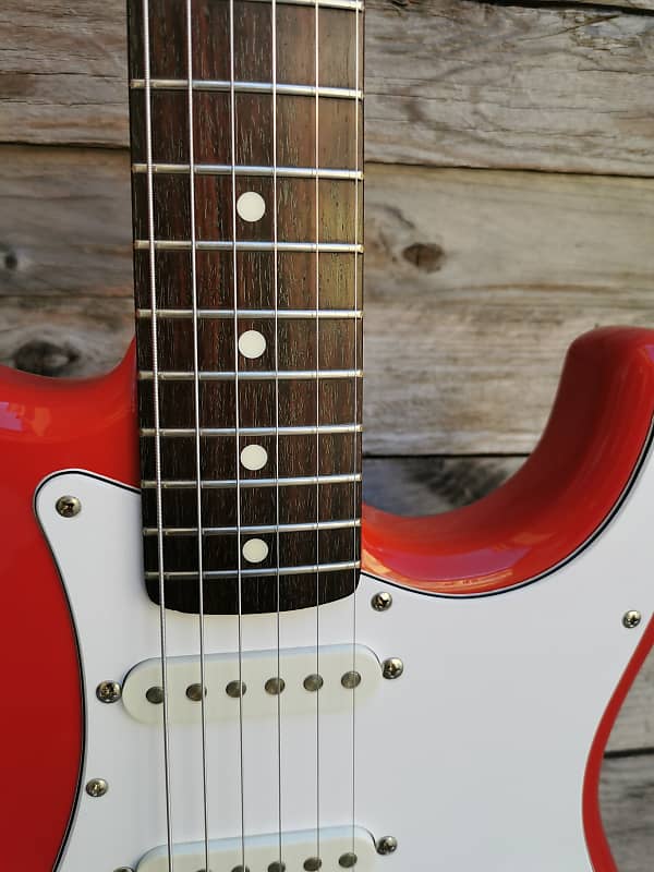 Squier SST-30 1986 Fender Stratocaster MIJ SST-30 Torino Red Post JV