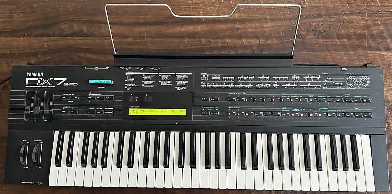 Yamaha DX7IIFD 61-Key 16-Voice Digital Synthesizer with