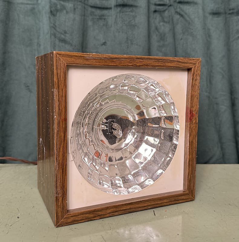 Realistic Xenon Strobe light Reverb