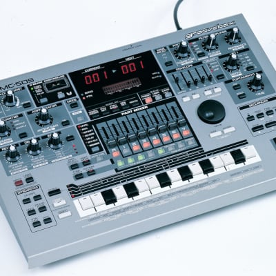 Roland MC-505 Groovebox with new display