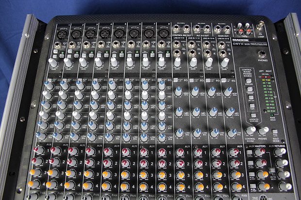 Mackie Onyx 1620 16 Channel Mixer with Rack Ears Excellent condition Works  Great