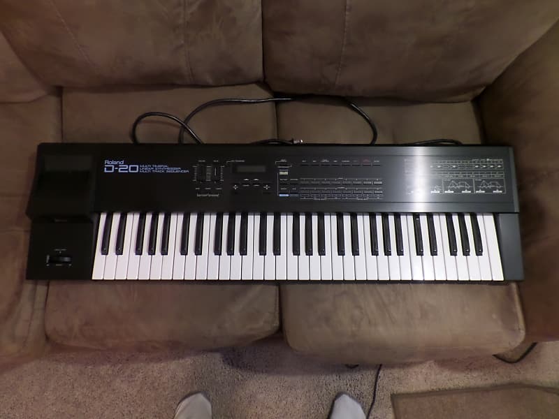 Roland deals d20 synthesizer