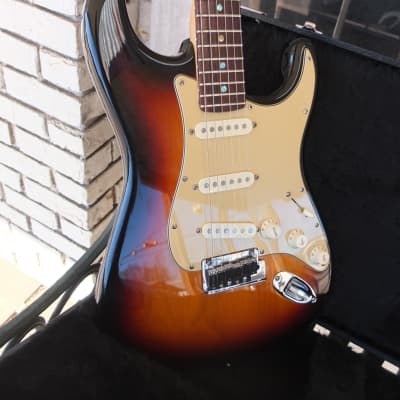 Fender Deluxe American Stratocaster 2005 - 3 Tone Sunburst image 2