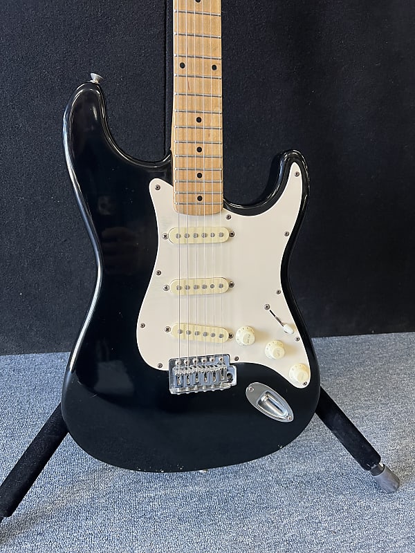 Squier Stratocaster 1993 Black Made in Korea VN serial number | Reverb