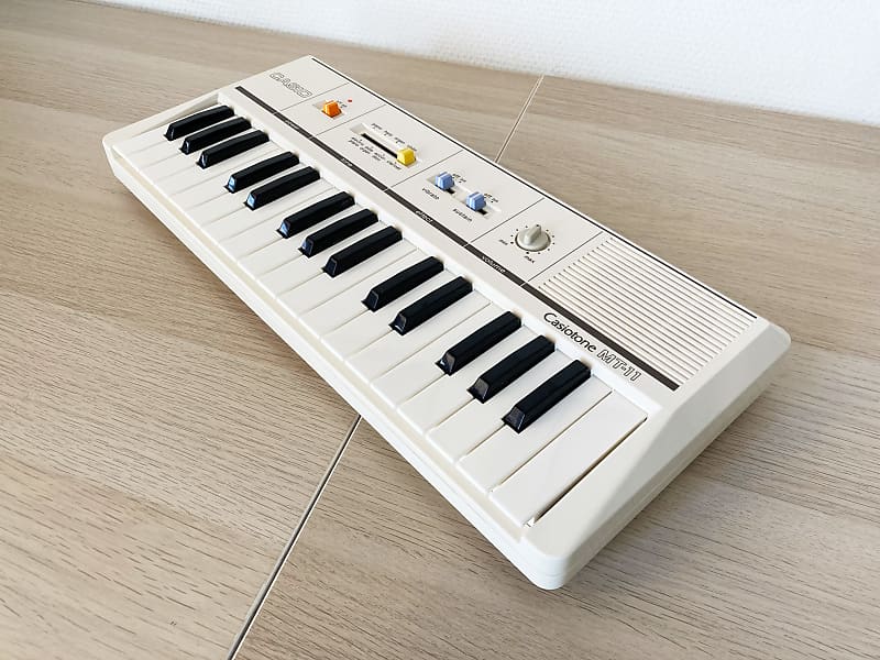 Casio Casiotone MT-11 white | Reverb