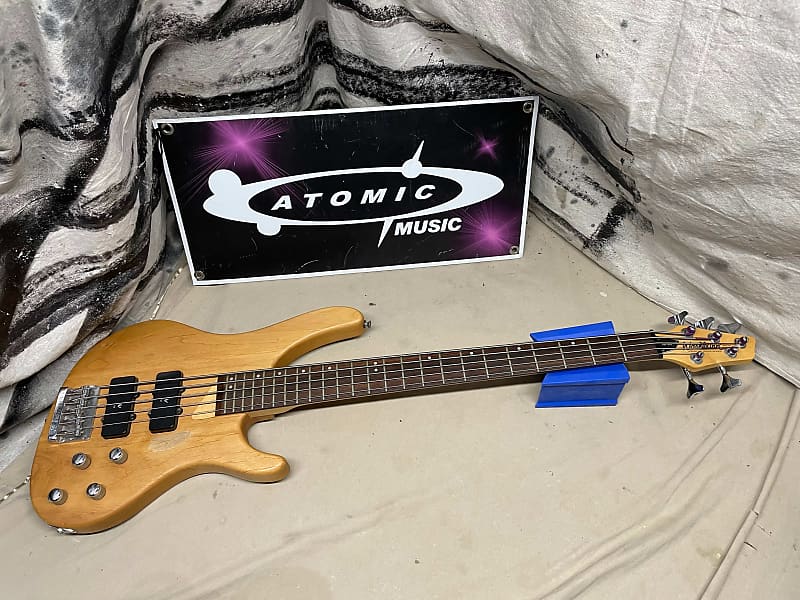 Washburn XB-500 XB500 Bantam 5-String Bass Designed By