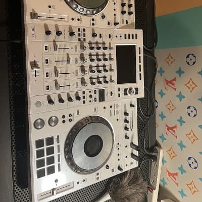 Pioneer XDJ-XZ-W 4-Channel Professional All-in-One DJ