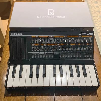 Roland JP-08 Boutique Series Synthesizer Module with K-25m Keyboard 2015 - Present - Black