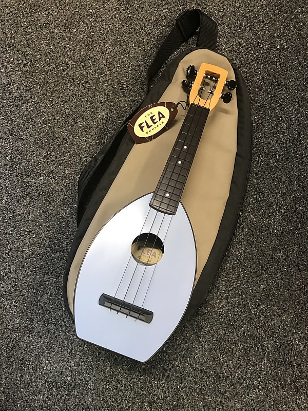 Magic fluke M30 flea ( Soprano ) ukulele in white excellent condition made in USA with case image 1