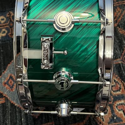 DW Collector's Series Oak Twisted Green Satin  6.5x14" Snare Drum image 4