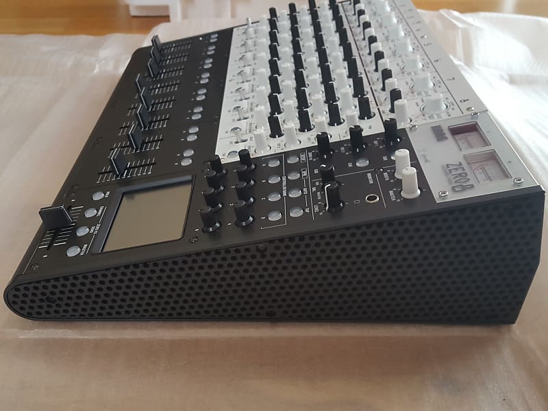 Korg Zero 8 - Eight-Channel Digital DJ Mixer with FireWire Korg Zero 8 - Eight-Channel Digital DJ Mixer with FireWire
