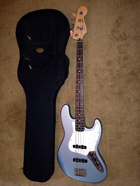 2004 Fender Jazz Bass electric guitar made in Mexico gigbag