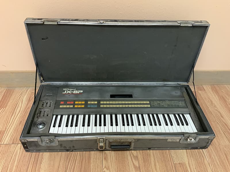 Roland JX-8P w/ ORIGINAL molded Flight Case! 61-Key Polyphonic