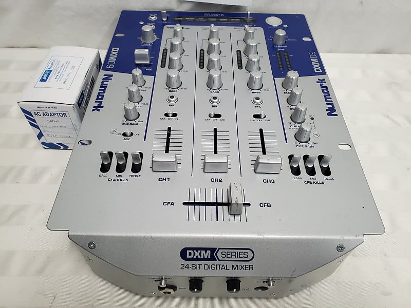 NUMARK DXM-09 3 CHANNEL DJ MIXER #2978 GOOD WORKING