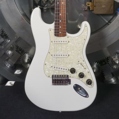 Squier Strat SE 2003 - Olympic White w/ Pearl Pickguard & Gig Bag image 1