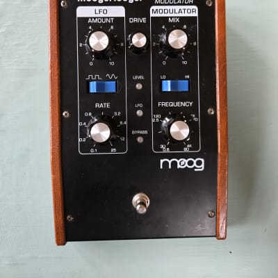 Moog Moogerfooger MF-102 / エクスプレッションペダル Moog Moogerfooger MF-102 Ring Modulator Pedal | Sweetwater