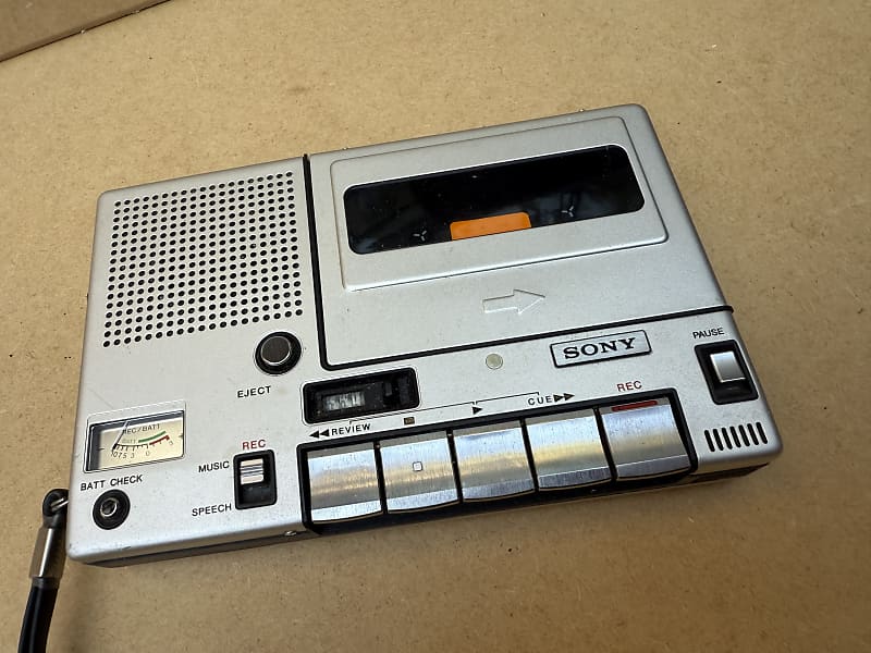 Sony TC-150 portable Cassette Tape Recorder 70s - 80s made in Japan  			