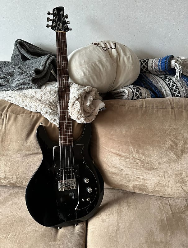 Greco APW-500 black – Chicago Music Exchange