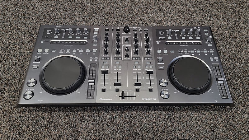 Pioneer TRAKTOR DJコントローラー　DDJ-T1 Pioneer DDJ-T1 DJ Controller for Traktor | zZounds