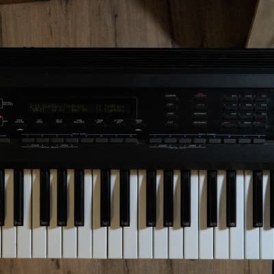 Roland D-50 Synthesizer  LA-Synthese Bj. ca. 1989 - inkl.  roadtauglichem Case