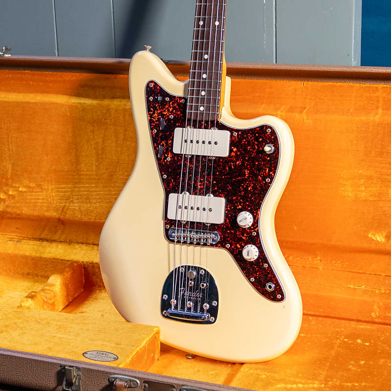 Fender American Vintage ‘62 Jazzmaster Fender American Vintage '62 Jazzmaster - What To Know & Where To