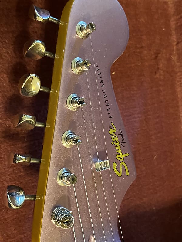 ytaka 様　Squier Stratocaster バーガンディミスト 店舗在庫確認