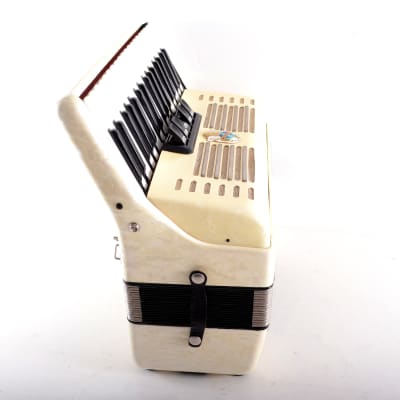 Rare German TOP Quality Accordion Weltmeister Unisella - 80 bass, 8 switches + Original Hard Case & Straps - Video image 15