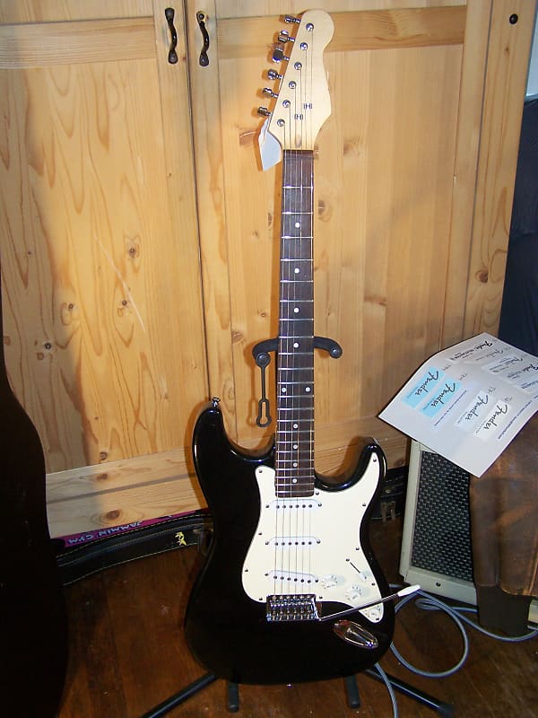 Strat Style Guitar, unbranded, Black image 1
