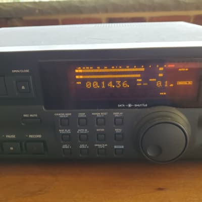 TASCAM DA-40 professional DAT digital audio tape recorder Late 1990s - Black image 3