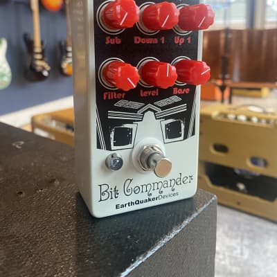 EarthQuaker Devices Bit Commander Analog Octave Synth