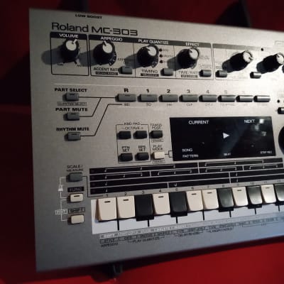 Roland MC-303 Groovebox 1990 - 1998