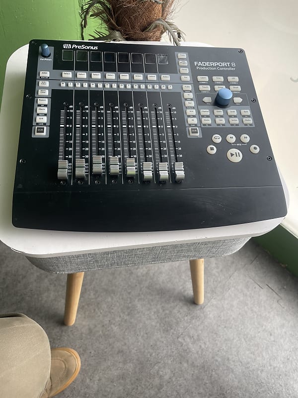 PreSonus FaderPort 8 USB DAW Control Surface 2017 - Present - Black image 1
