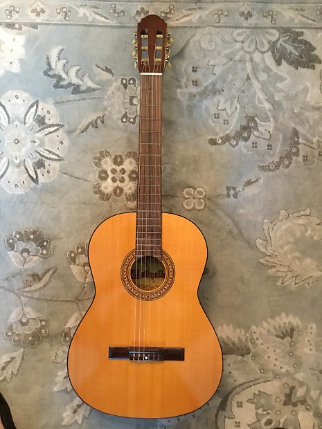 Estrella on sale classical guitar