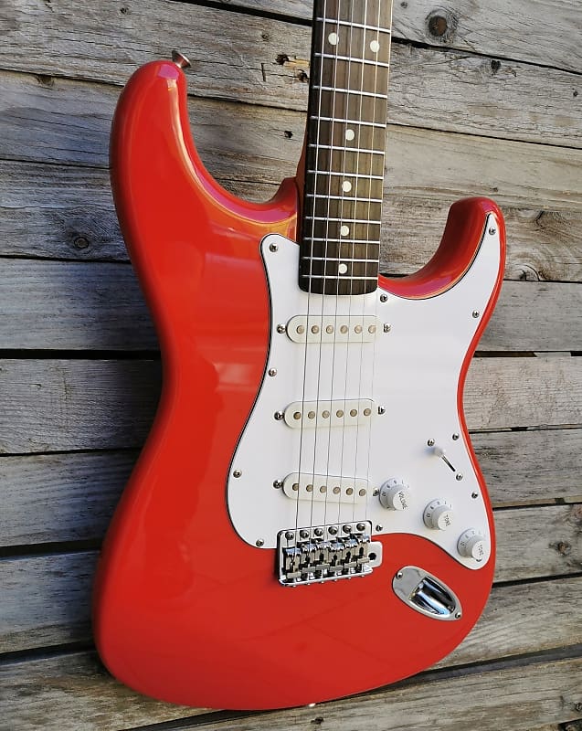 Squier SST-30 1986 Fender Stratocaster MIJ SST-30 Torino Red Post JV