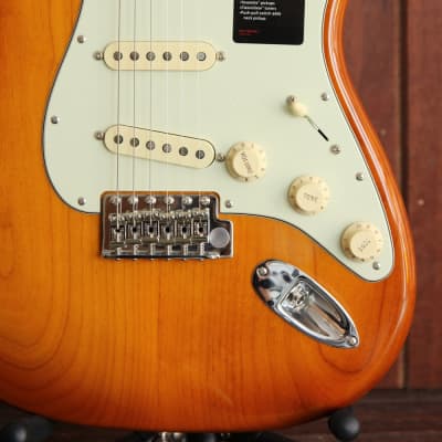 Fender American Performer Stratocaster Honey Burst Electric Guitar image 3