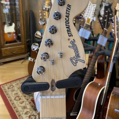 Fender American Performer Stratocaster with Maple Fretboard Honeyburst image 4