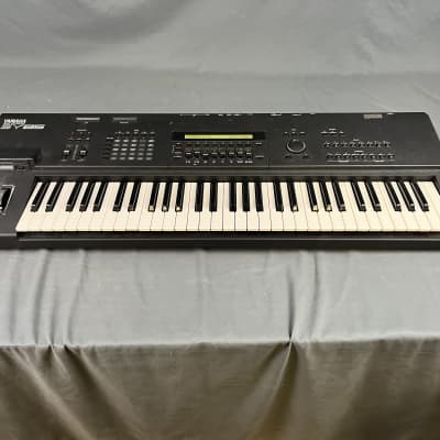 Yamaha  SY-85 VIntage synth with Flight Case