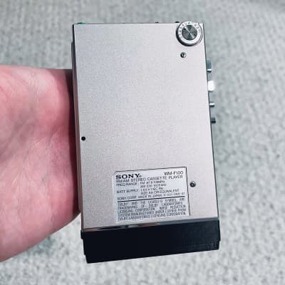 [RARE] Sony WM F100 Walkman Cassette Player, Near Mint Silver ! Working ! image 4