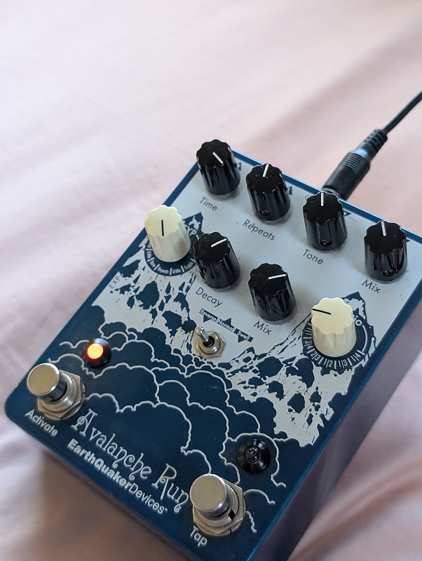 EarthQuaker Devices Avalanche Run Stereo Reverb & Delay with Tap Tempo