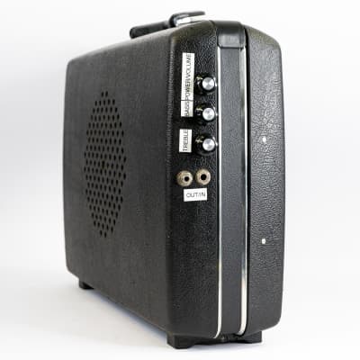 Samsonite Briefcase Guitar Amp 1 x 8 Combo - Portable Power with Pristine Sound image 3