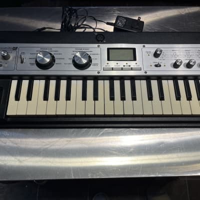 Korg MicroKorg XL 37-Key Synthesizer/Vocoder | Reverb Canada