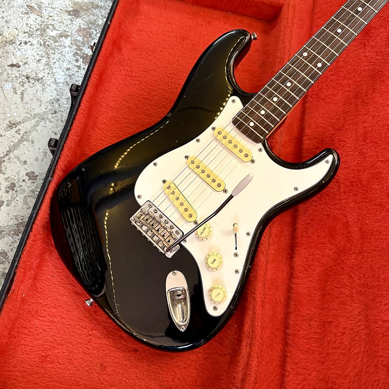 Fender Japan ST62-QT Quilted Top Stratocaster Guitar Blue