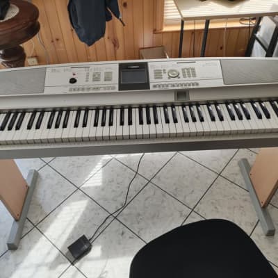 Yamaha DGX-505 Electric Piano