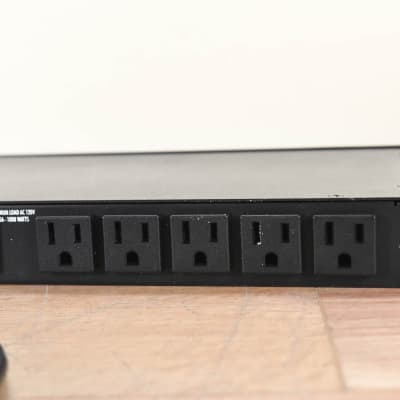 Furman M-8Dx 9-Outlet Power Conditioner CG001YW image 6