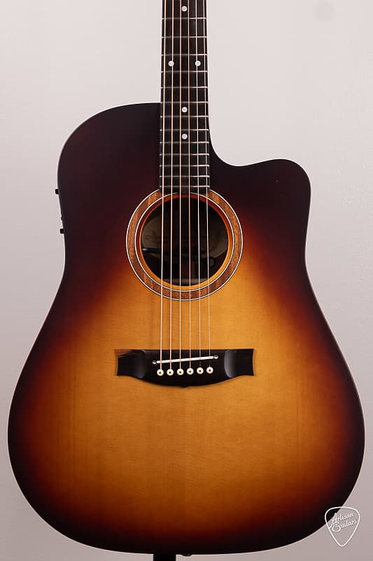 Maton Solid Road Series SRS-70C Dreadnought in TBS Finish