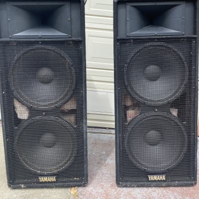 Yamaha Pair Of Used Yamaha S215V Speakers Black | Reverb